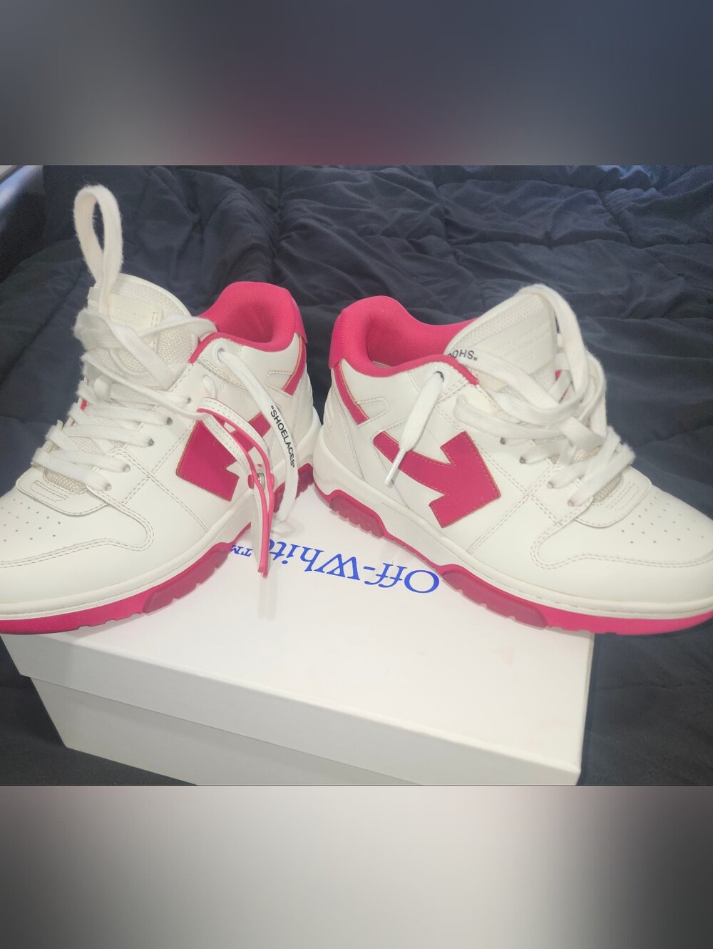 Off-White White and Pink Arrow Low-Top Sneakers